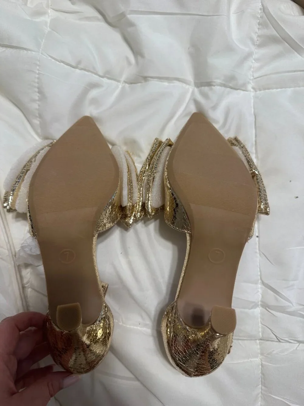 Grace bow pumps